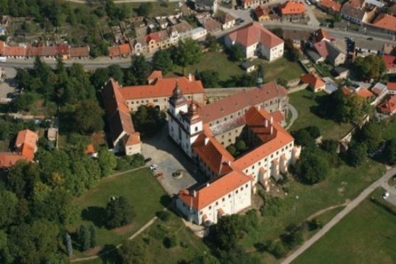 Třebíč - letecký pohled na zámek